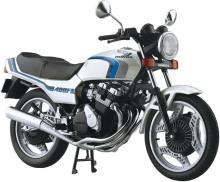 Aoshima Bunka Kyozai (AOSHIMA) 1/12 Scale Complete Honda CBX400F in Pearl Shell White (CBX550F Ver.)