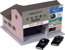 KATO N Gauge Station Front Taxi Office, Retro Pink, with Two Taxis, Diorama Supplies, 23-456C