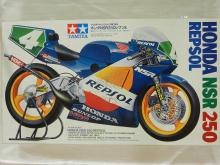 Tamiya 1/6 Motorcycle Series No.01 Honda Dream CB750 FOUR Plastic Model 16001