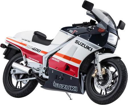 Hasegawa 1/12 Suzuki RG400 Gamma Early Model Red/White Color w/Under Cowl Plastic Model 21732
