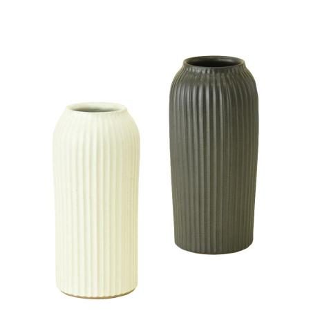 Stylish Kasama-yaki flower vase for Obon, Higan, memorial services, and offerings. Also suitable for Buddhist altars and Buddhist altars. 