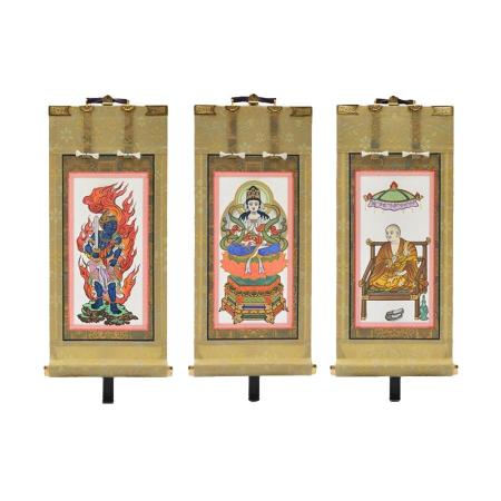 Hanging scroll set, 21.5cm high, featuring Dainichi Nyorai, Acala, and Kobo Daishi, with stand. 