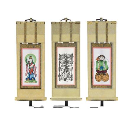 Hanging scroll set, 27.5cm high, featuring a mandala depicting Kishimojin and Daikokuten, with a hanging scroll stand. 