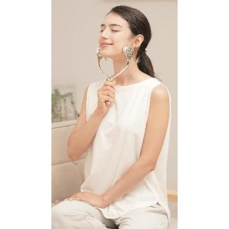 Sun Family Cellsh Cheek and Chin Esthetic Roller Needs CELLSH Cheek and Chin Esthetic Roller