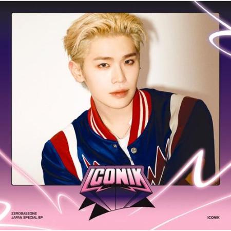 ZEROBASEONE ICONIK (CD + booklet + solo selfie photo card + square card & secret sticker set) <Solo CD *Bonus included