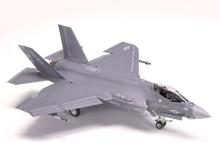 Tamiya 1/72 Warbird Collection No. 94 Lockheed Martin F-35C Lightning II Plastic Model Kit 60794 (Airplane)