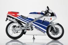 Aoshima Bunka Kyozai (AOSHIMA) 1/12 Scale Honda NSR250R 89 Yen Complete Motorcycle, Ross White x Terra Blue, Approx. 165mm, Pre-painted