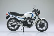 Aoshima Bunka Kyozai (AOSHIMA) 1/12 Scale Complete Honda CBX400F in Pearl Shell White (CBX550F Ver.)