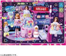 Takara Tomy Licca-chan Lively Illuminated Crane Let's All Go Round One Dress-Up Play Toy for Ages 3 and Up