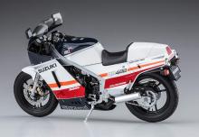 Hasegawa 1/12 Suzuki RG400 Gamma Early Model Red/White Color w/Under Cowl Plastic Model 21732