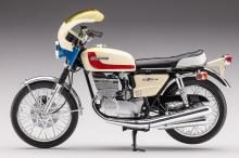 Hasegawa Kamen Rider Takeshi Hongo's Suzuki GT380 B Motorcycle 1/12 Scale Plastic Model SP377