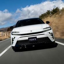 TOM'S Front Diffuser Black (202) for Crown Sport AZSH36W AZSH37W (R6.11~)