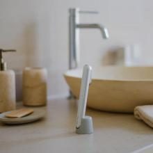 A-Stage Stick Facial Beauty Device (White) Re<br>・De Suhada (Ridesuhada) FM01A-WT