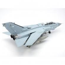 Tamiya 1/32 scale special project Italeri series British Army Tornado GR.4 (with pilot doll) Plastic model 25425 25425-000