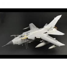 Tamiya 1/32 scale special project Italeri series British Army Tornado GR.4 (with pilot doll) Plastic model 25425 25425-000